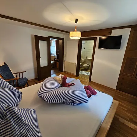 Henry's Sweet Lejlighed *